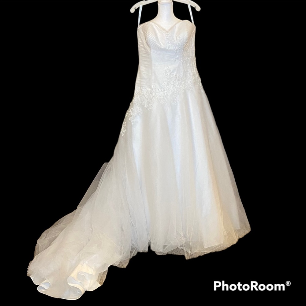 David’s Bridal White Wedding Dress NEW